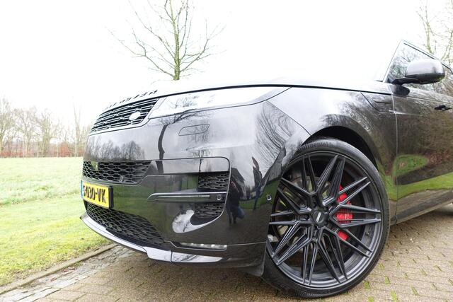 Land Rover RANGE ROVER SPORT 3.0 P510e First Edition 400PK | 24'' Vossen velgen | Pano | Meridian | Luchtvering | 4 Wiel sturing | 360 Camera | Massage stoelen | Stoel ventilatie | HUD | Glascoating |