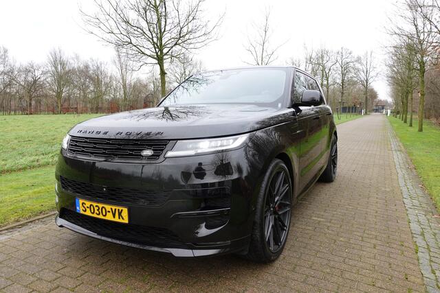 Land Rover RANGE ROVER SPORT 3.0 P510e First Edition 400PK | 24'' Vossen velgen | Pano | Meridian | Luchtvering | 4 Wiel sturing | 360 Camera | Massage stoelen | Stoel ventilatie | HUD | Glascoating |