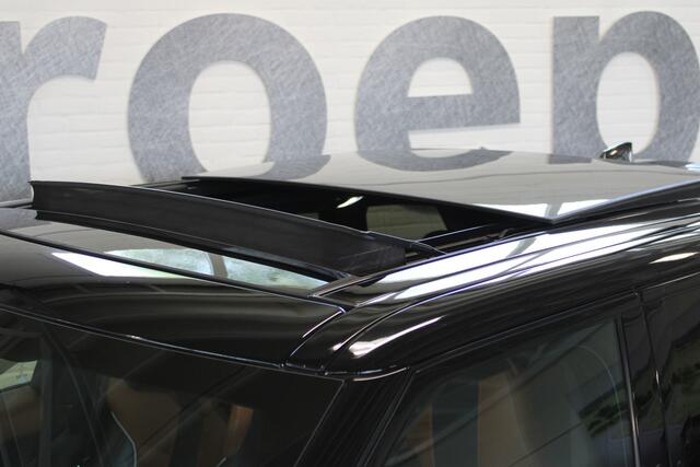 Land Rover RANGE ROVER SPORT 5.0 V8 Supercharged SVR | 551PK | Panorama dak | Meridian Audio| F1 flippers | Elektr. trekhaak | Alcantara hemel zwart | Schaalstoelen + verwarming en ventilatie | Standkachel | Stuurverwarming | Apple carplay |