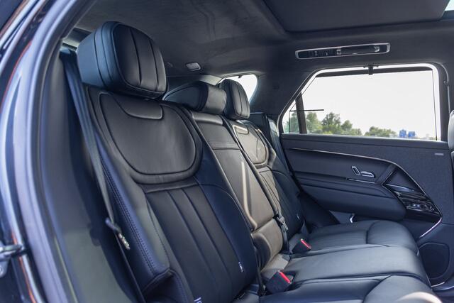 Land Rover RANGE ROVER SPORT 3.0 P550e Autobiography PHEV Trekhaak l Schuif- /kantel Pano l Stoelventilatie l Soft Close l Blackpack l 23" Inch