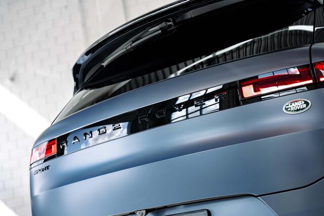 Land Rover RANGE ROVER SPORT V8 P530 First Edition PPF mat l Elektrische treeplanken | Rear seat entertainment