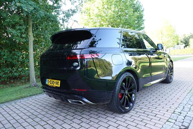 Land Rover RANGE ROVER SPORT 3.0 P510e First Edition | Pano | Meridian | Luchtvering | 4 Wiel sturing | 360 Camera | Massage stoelen | Stoel ventilatie | HUD | Glascoating |