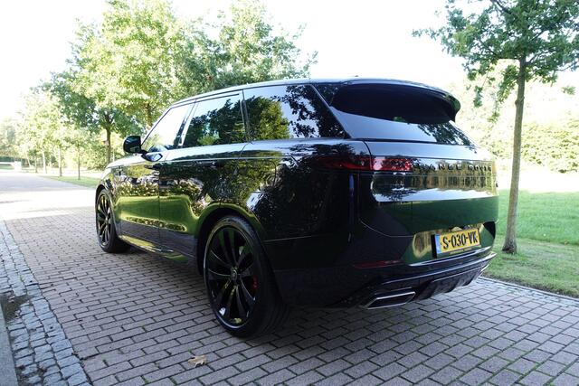 Land Rover RANGE ROVER SPORT 3.0 P510e First Edition | Pano | Meridian | Luchtvering | 4 Wiel sturing | 360 Camera | Massage stoelen | Stoel ventilatie | HUD | Glascoating |