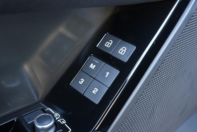 Land Rover Velar Range Rover 2.0 P400e | Panoramadak | Lederen Bekleding | 3D Camera | Meridian Audio |