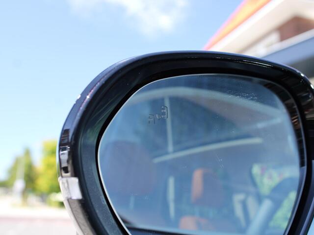 Leapmotor C10 REEV Design 28.4 kWh 215PK Automaat Camera systeem rondom, Stoelverwarming/koeling, Panoramadak, Navigatie