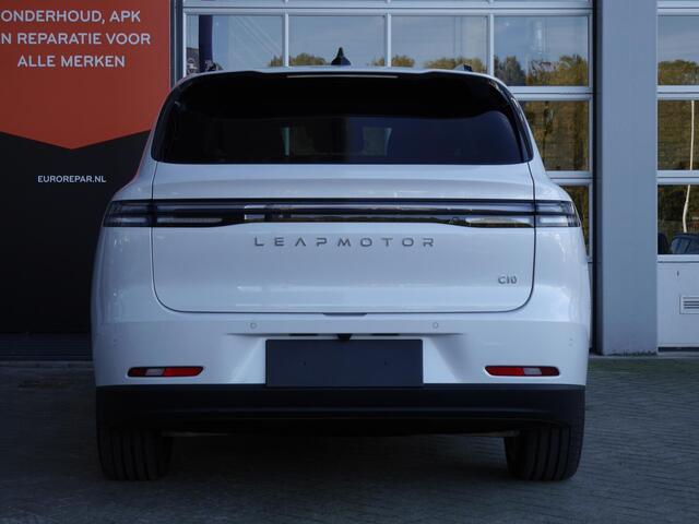 Leapmotor C10 Design 69.9 kWh | uit Voorraad leverbaar | Panoramadak | Elektrische achterklep | 20inch velgen | Camera voor en achter | Lederen bekleding