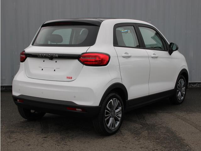 Leapmotor T03 Design 37.3 kWh Navigatie / Camera / Panoramadak /