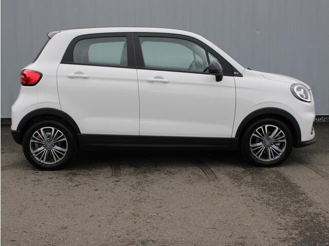 Leapmotor T03 Design 37.3 kWh Navigatie / Camera / Panoramadak /