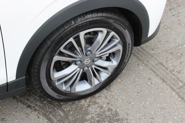 Leapmotor T03 Design 37.3 kWh Navigatie / Camera / Panoramadak /