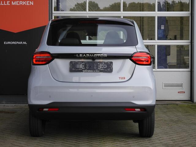 Leapmotor T03 Design 37.7 kWh | Nieuw | Uit voorraad leverbaar | Camera | Panoramadak | Adaptive cruise control | Dodehoek detectie | Lichtmetalen velgen