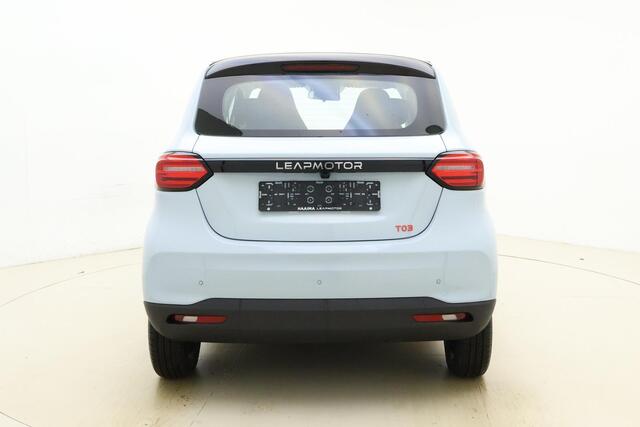 Leapmotor T03 Design 37.3 kWh | Nieuw | Snel leverbaar | Camera | Panoramadak | Adaptive cruise control | Dodehoek detectie | Lichtmetalen velgen