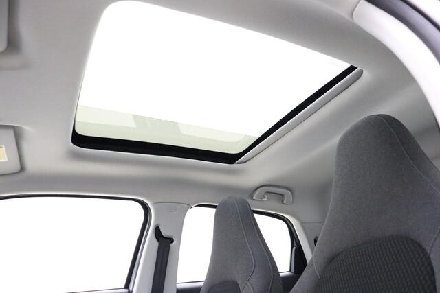 Leapmotor T03 Design 37.3 kWh | Nieuw | Snel leverbaar | Camera | Panoramadak | Adaptive cruise control | Dodehoek detectie | Lichtmetalen velgen