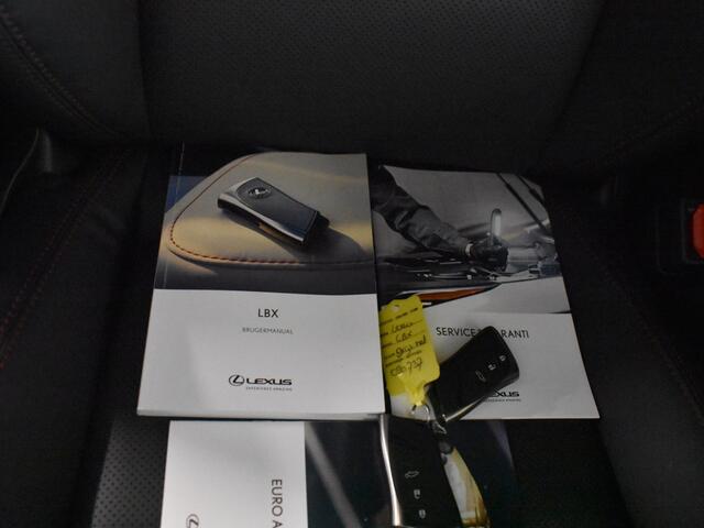 Lexus LBX Hybrid Elegant 2WD | Tech Pack | Electrische achterklep