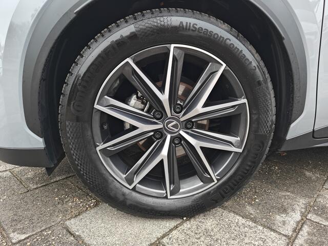 Lexus LBX LBX 1.5 Hybrid Emotion (FWD)