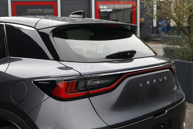 Lexus LBX Relax 2WD Advanced Pakket | Mark Levinson | HUD | 360 camera |