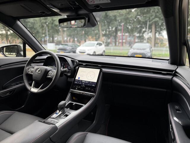 Lexus LBX Emotion Bi-Tone 2WD Dodehoekdetectie, Elektrische achterklep, Lederen bekleding , All-in Rijklaarprijs