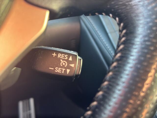 Lexus RC 300h F SPORT | Dealer onderhouden | Dodehoek | Keyless | Stoel vent.