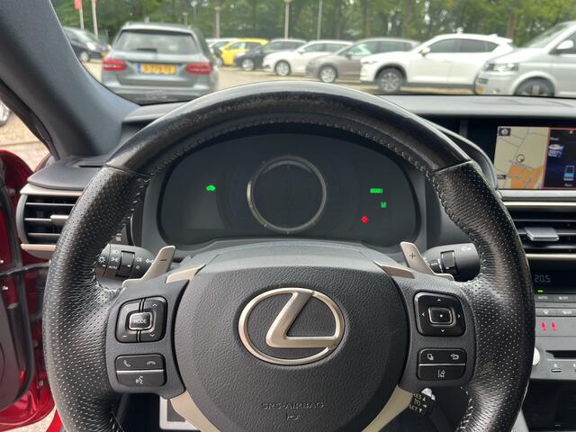 Lexus RC 300h F SPORT Line Dealer Onderhouden