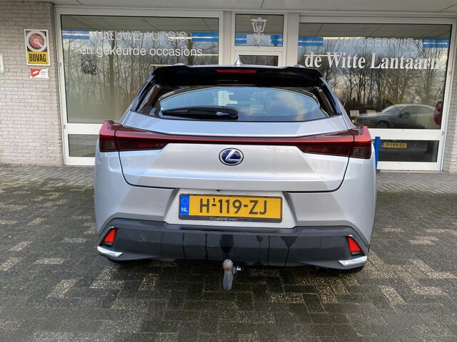 Lexus Ux 250h Business Line 250h Business Line 20 Inch BROCK Velgen/Cruise Contr. Adaptief/Navigatie Fulllmap/Achteruitrijcamera/ Led verl./ Elektr. verst.b. verwarmde buitenspiegels/ Afneemb. Trekhaak// Dakrail/Apple Carplay/ Climate CON