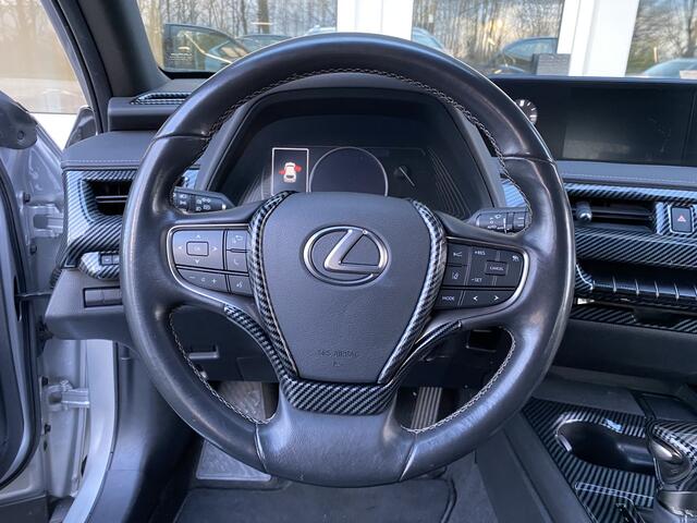 Lexus Ux 250h Business Line 250h Business Line 20 Inch BROCK Velgen/Cruise Contr. Adaptief/Navigatie Fulllmap/Achteruitrijcamera/ Led verl./ Elektr. verst.b. verwarmde buitenspiegels/ Afneemb. Trekhaak// Dakrail/Apple Carplay/ Climate CON