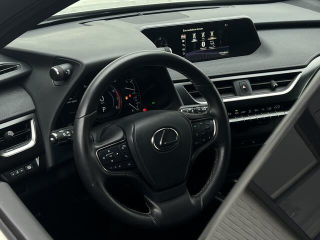 Lexus Ux 250h Preference Line | Leder | Camera | Carplay | 18 inch | Dodehoek