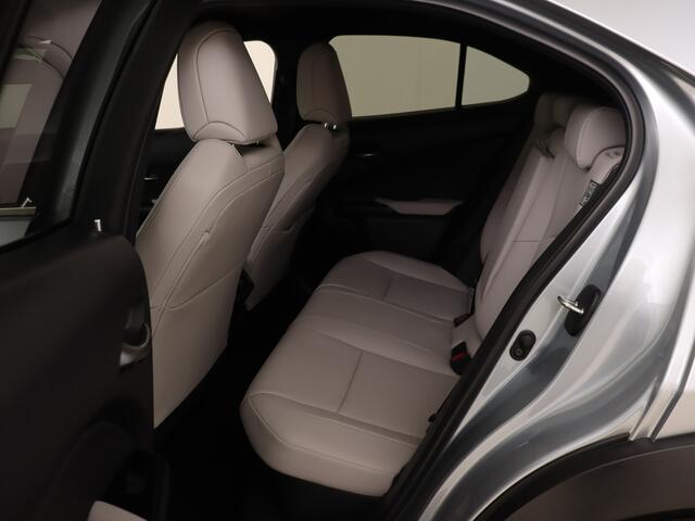 Lexus Ux 250h F-Sport Design | Stoel & Stuurverwarming | Bi-Tone | Lederen Bekleding |