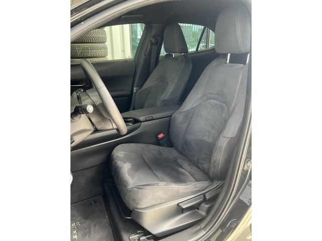 Lexus Ux 250h Preference Line | CAMERA | CARPLAY / ANDROID | ADAPTIVE CRUISE CONTROL | PDC V+A | LMV 18'' | CLIMATE CONTROL | KEYLESS | LED | BLUETOOTH