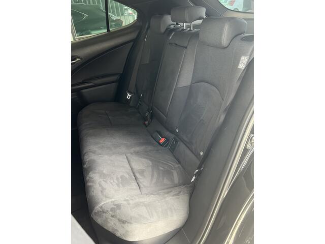 Lexus Ux 250h Preference Line | CAMERA | CARPLAY / ANDROID | ADAPTIVE CRUISE CONTROL | PDC V+A | LMV 18'' | CLIMATE CONTROL | KEYLESS | LED | BLUETOOTH