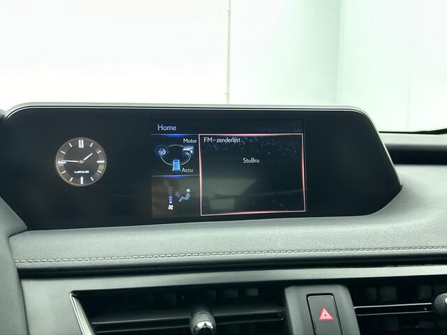Lexus Ux 250h Business Line | Apple Carplay/ Android Auto | Stuur- en Stoelverwarming | Parkeersensoren voor+achter |