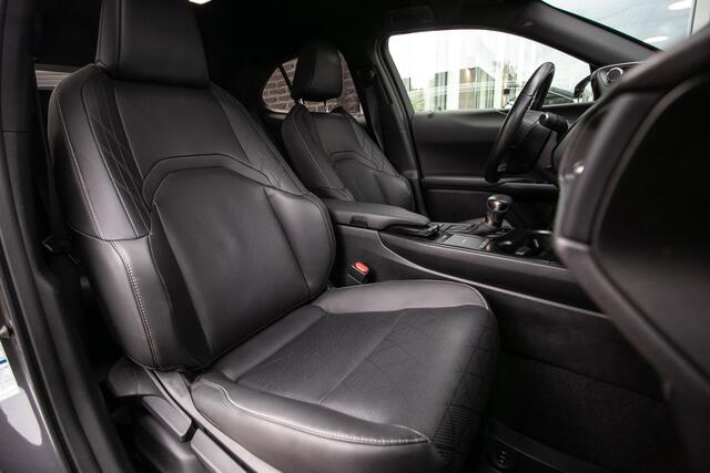 Lexus Ux 250h Executive Line - leder | HUD