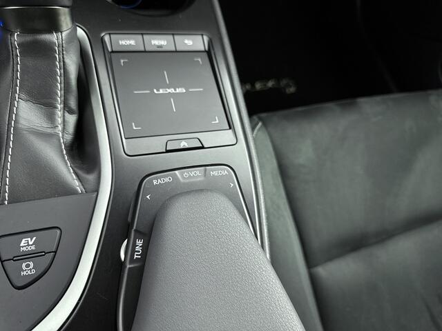 Lexus Ux 250h Business Line Pro | Carplay | Stoel & Stuur verwarming | Parkeersensoren |