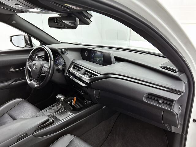 Lexus Ux 250h Luxury Line | Blind Spot Monitor | Apple CarPlay / Android Auto | Parkeersensoren |