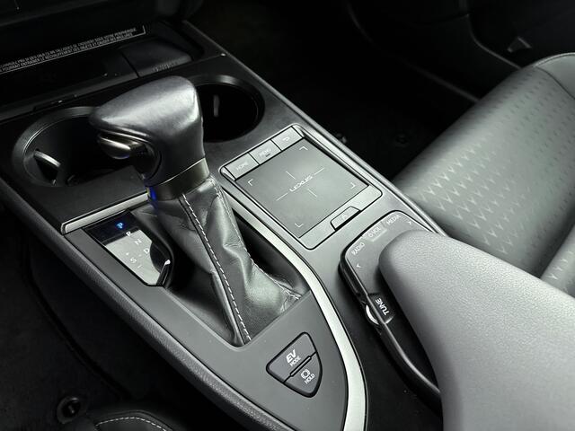 Lexus Ux 250h Luxury Line | Carplay/Navigatie | Parkeersensoren | Adaptive Cruise Control |