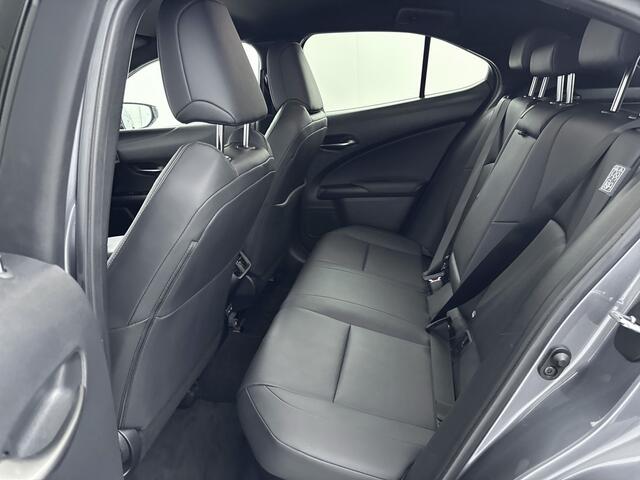 Lexus Ux 250h Luxury Line | Carplay/Navigatie | Parkeersensoren | Adaptive Cruise Control |