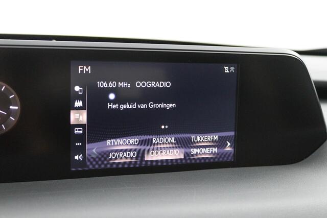 Lexus Ux 250h Preference Line | 18 Inch Lichtmetalen velgen | Privacy Glass | Blind Spot Monitor