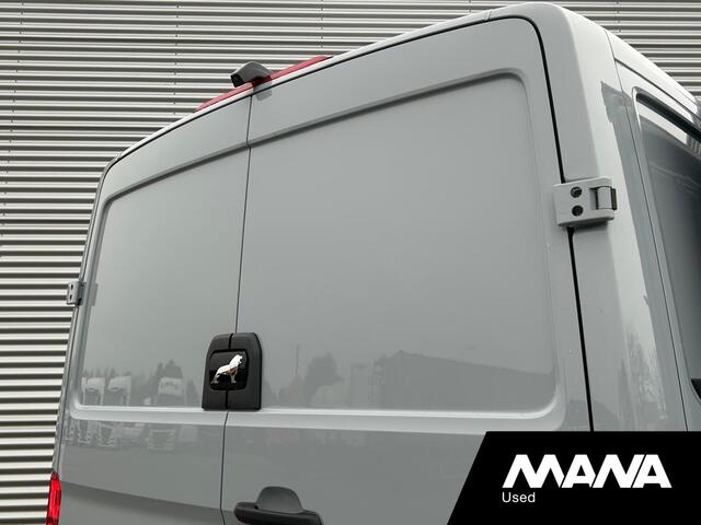 MAN TGE 35 2.0 L3H2 3.180 180PK Automaat 4x4 LED Camera Sensoren Car-Play Trekhaak Cruise