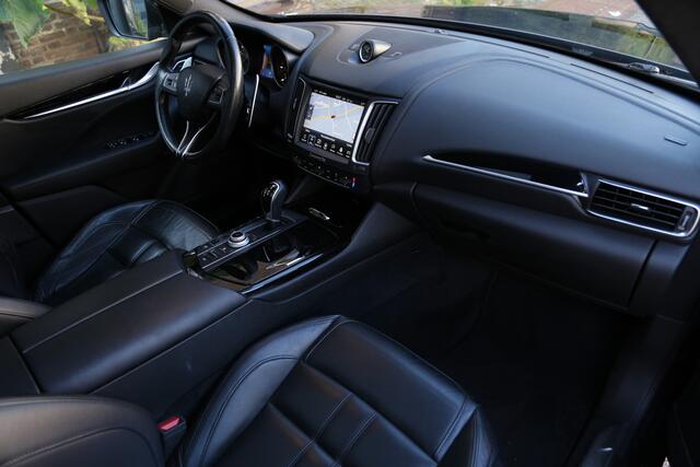 Maserati Levante 3.0 V6 D AWD GranSport Pano Luchtvering Leer Camera Navi LED