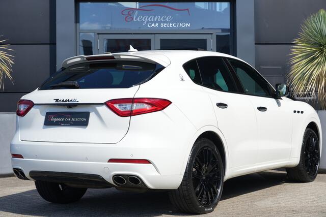 Maserati Levante 3.0 V6 D AWD 275pk Panoramadak/Stoelverwarming/360Camera