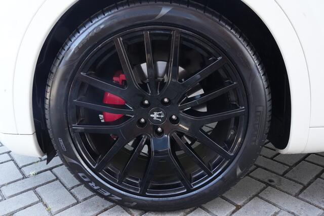 Maserati Levante 3.0 V6 D AWD 275pk Panoramadak/Stoelverwarming/360Camera