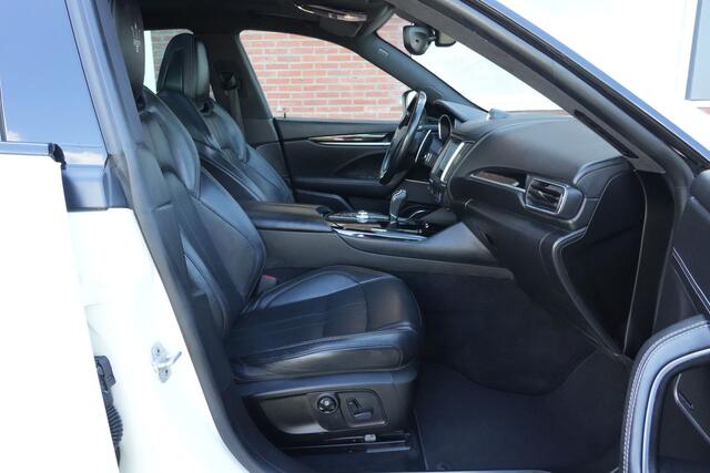 Maserati Levante 3.0 V6 D AWD 275pk Panoramadak/Stoelverwarming/360Camera