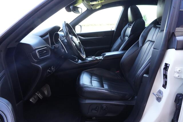 Maserati Levante 3.0 V6 D AWD 275pk Panoramadak/Stoelverwarming/360Camera