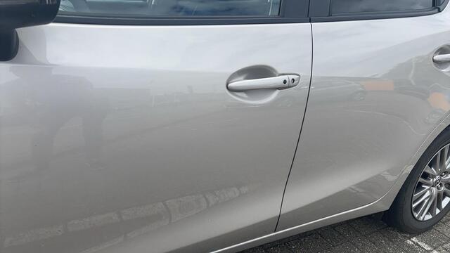 Mazda 2 1.5 Skyactiv-G Luxury + I- Activsense Pack, spoiler, LMV 16 inch, Apple Car Play, camera