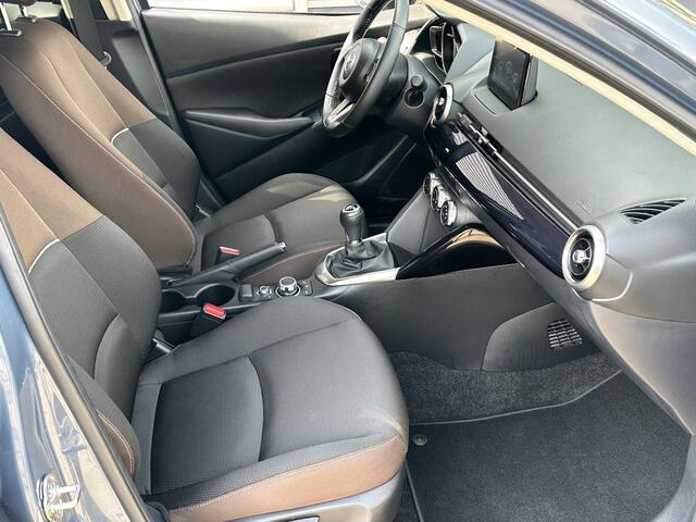 Mazda 2 1.5 Skyactiv-G Luxury | Navigatie | Camera | Apple Carplay | Stoelverwarming | Lichtmetalen Velgen 16" | PDC |