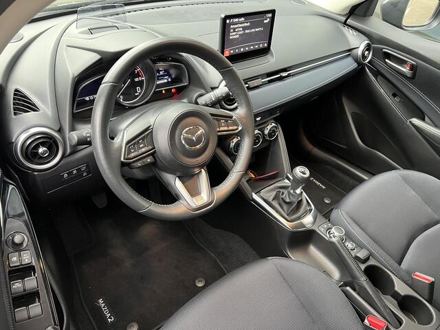 Mazda 2 1.5 Skyactiv-G Luxury | ACHTERUITRIJCAMERA | STOEL-EN STUURVERWARMING | LM VELGEN | CARPLAY | NAVIGATIE