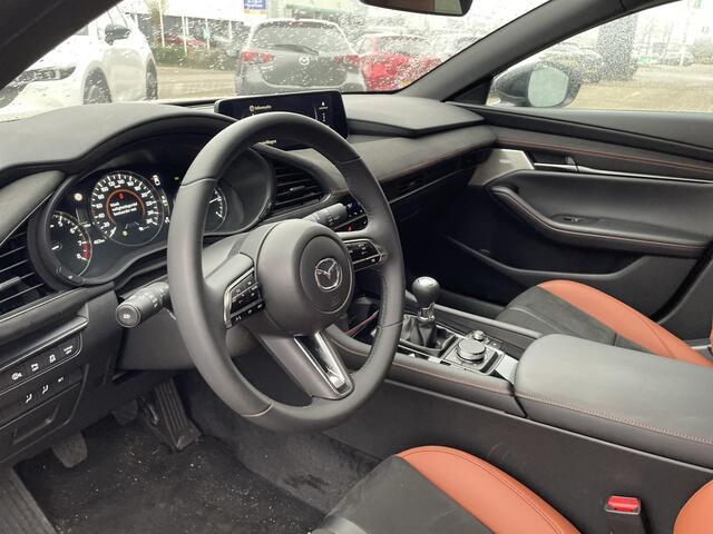 Mazda 3 HB 2.0 e-SkyActiv-G 150 M Hybrid Nagisa , Demovoordeel ¤ 3.040,-, Bruin Leder, Bose, Navi, Adap.Cruise, Clima, Apple Carplay, Camera, PDC, HUD, Stoelverwarming, 18" LMV