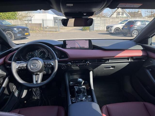 Mazda 3 2.0 e-SkyActiv-X M Hybrid 186 Takumi | Sunroof Pack | Rood leder | Model 2025 | Uit voorraad leverbaar |