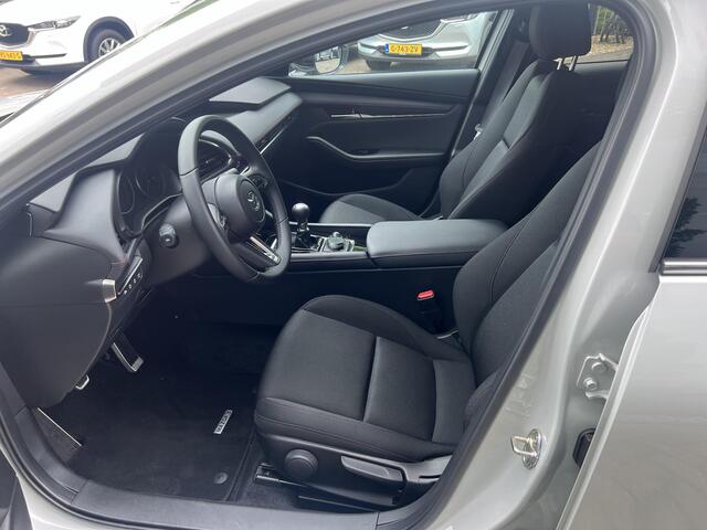Mazda 3 2.5 e-SkyActiv-G M Hybrid 140 Homura | AEROPAKKET | APPLE CARPLAY | DODEHOEKDETECTIE | ADAPTIEF CRUISE CONTROL | HEAD UP | 18 INCH LM | DEMO | *6 JAAR FABRIEKSGARANTIE |