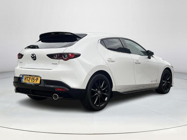 Mazda 3 2.0 e-SkyActiv-X M Hybrid 186 Nagisa | Aero pakket | Alcantara/Leder met stoelgeheugen | Achteruitrijcamera | Bose | HeadupDisplay | Navigatie en draadloze Applecarplay\Androidauto | Verlichte Dorpelbeschermers | Parelmoer Wit