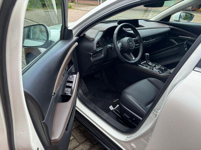 Mazda CX-30 e-SkyActiv-G 150 automaat Exclusive-line met Black Comfort Pack/Driver Assistance & Sound Pack en Design Pack *Dealeronderhouden* *BTW* *Verwacht*