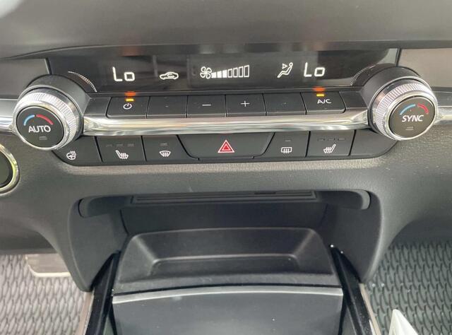 Mazda CX-30 2.0 e-SkyActiv-G M Hybrid Luxury | Automatische Trekhaak | Adaptief Cruise Control | Verwacht |